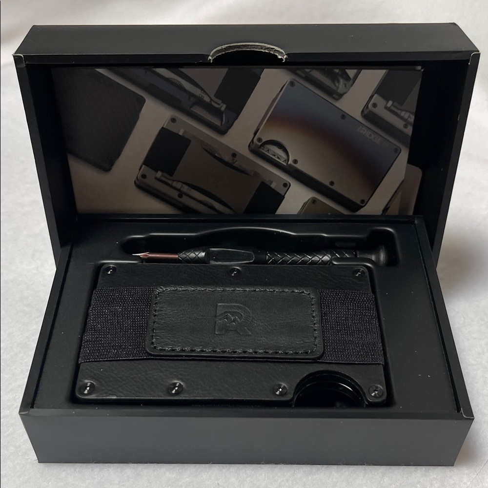 RIDGE Slim RFID Blocking Wallet Black Leather